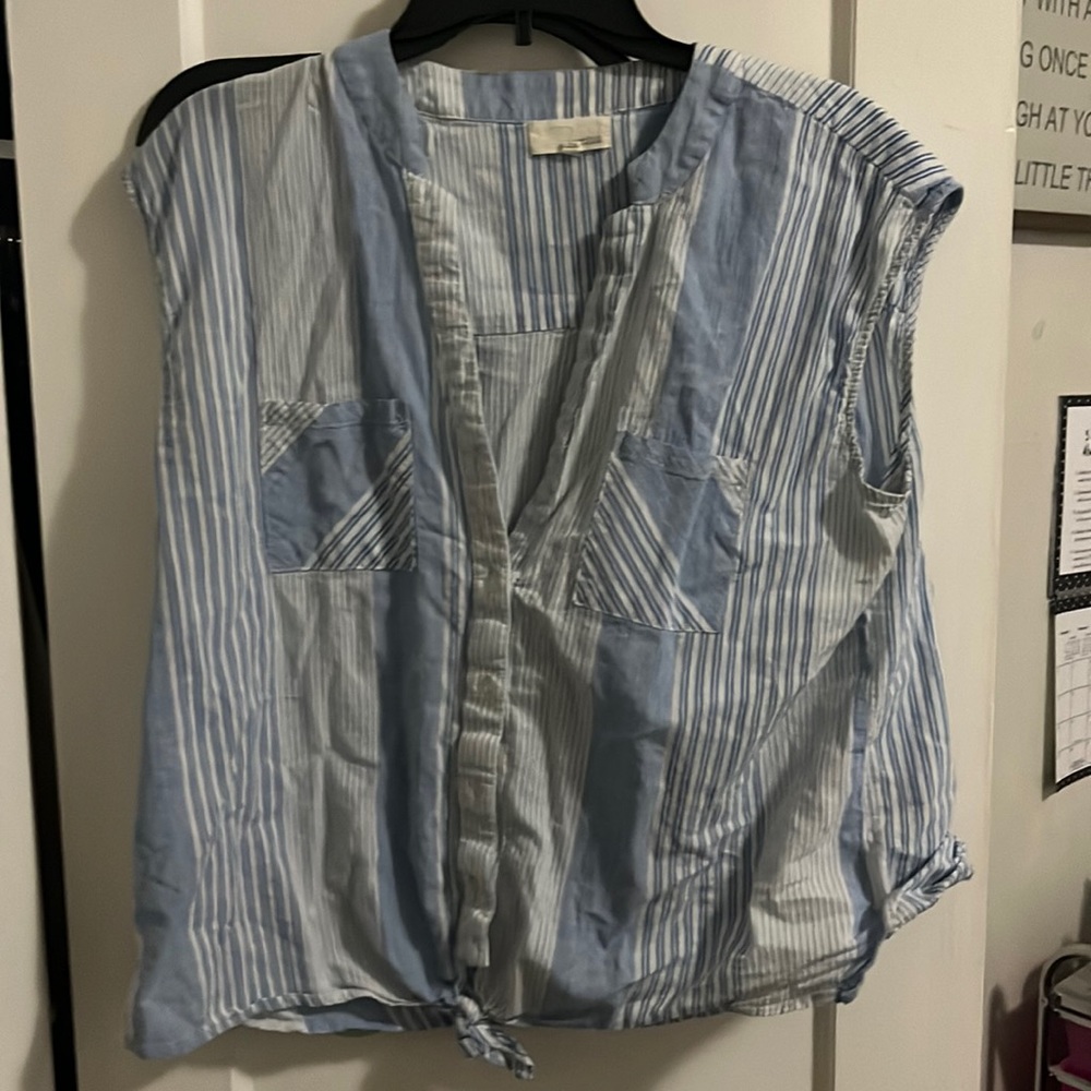 Short sleeved button up
